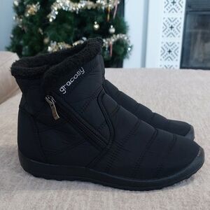 Gracosy Womens Black Winter Ankle Snow Boots With Side Zipper Faux Fur Lined 7.5